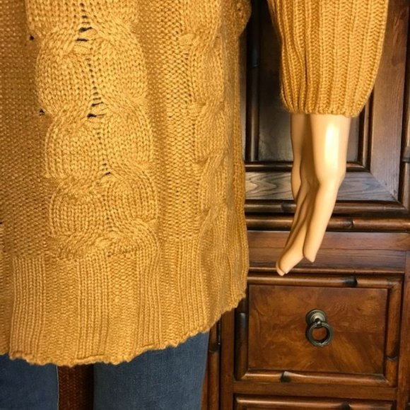 Cable Knit Hi Lo Turtleneck Sweater - Picture 10 of 12